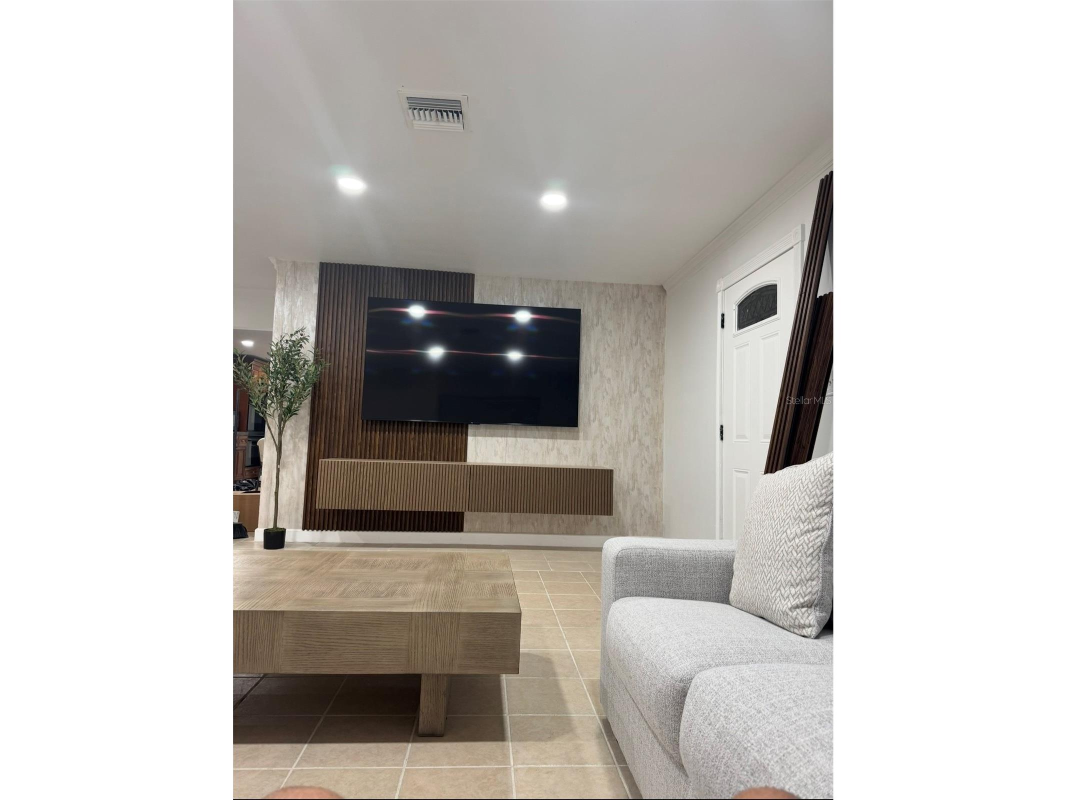 7712 W Powhatan Tampa FL 33615 TB8461235 image4