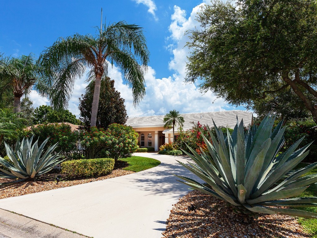 7719 Broadmoor Pines Boulevard Sarasota FL 34243 A4548320 image1