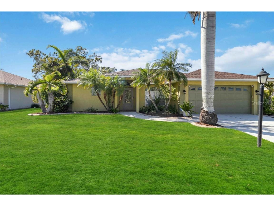 7724 37th Street E Sarasota FL 34243 A4626610 image1