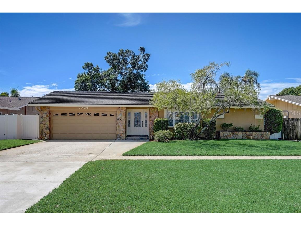 7724 62nd Avenue N Saint Petersburg FL 33709 U8213025 image1