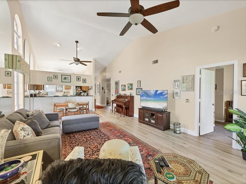 7724 Palm Aire Lane Sarasota FL 34243 A4649627 image10