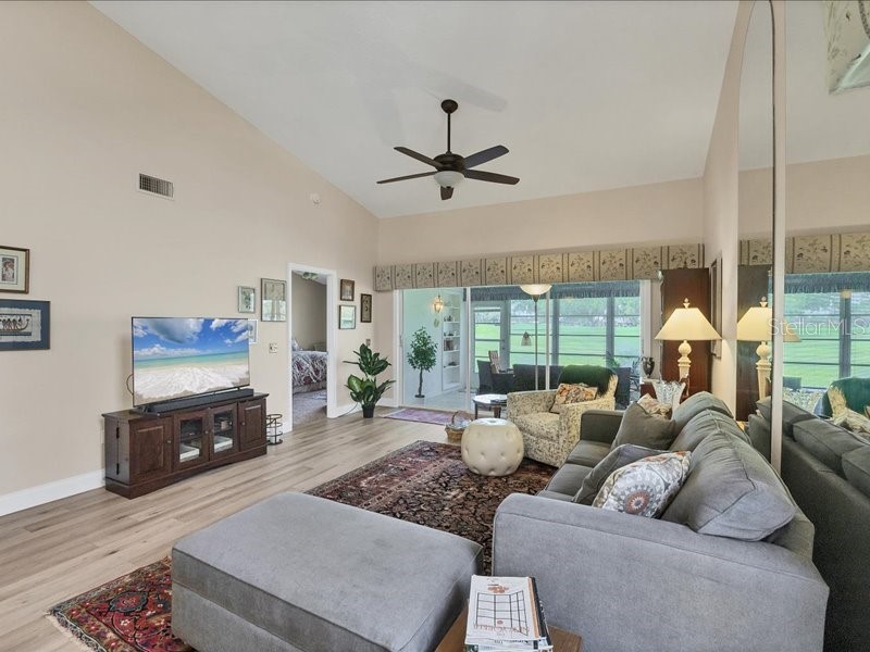 7724 Palm Aire Lane Sarasota FL 34243 A4649627 image7