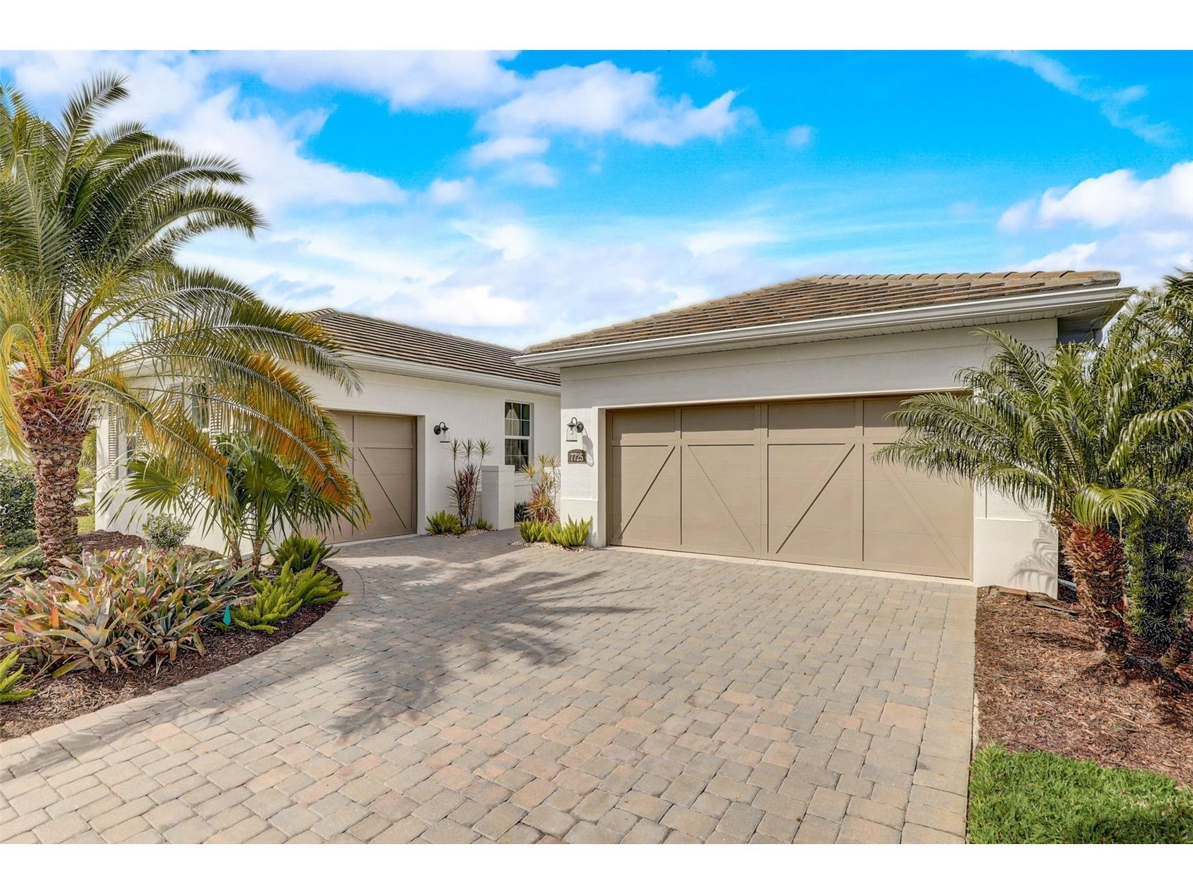 7725 Sandhill Lake Drive Sarasota FL 34241 A4675249 image1