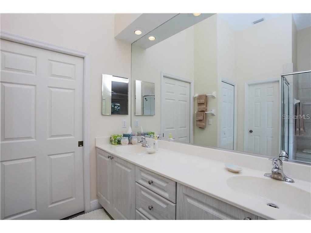 7725 Whitebridge Glen University Park FL 34201 A4443867 image18