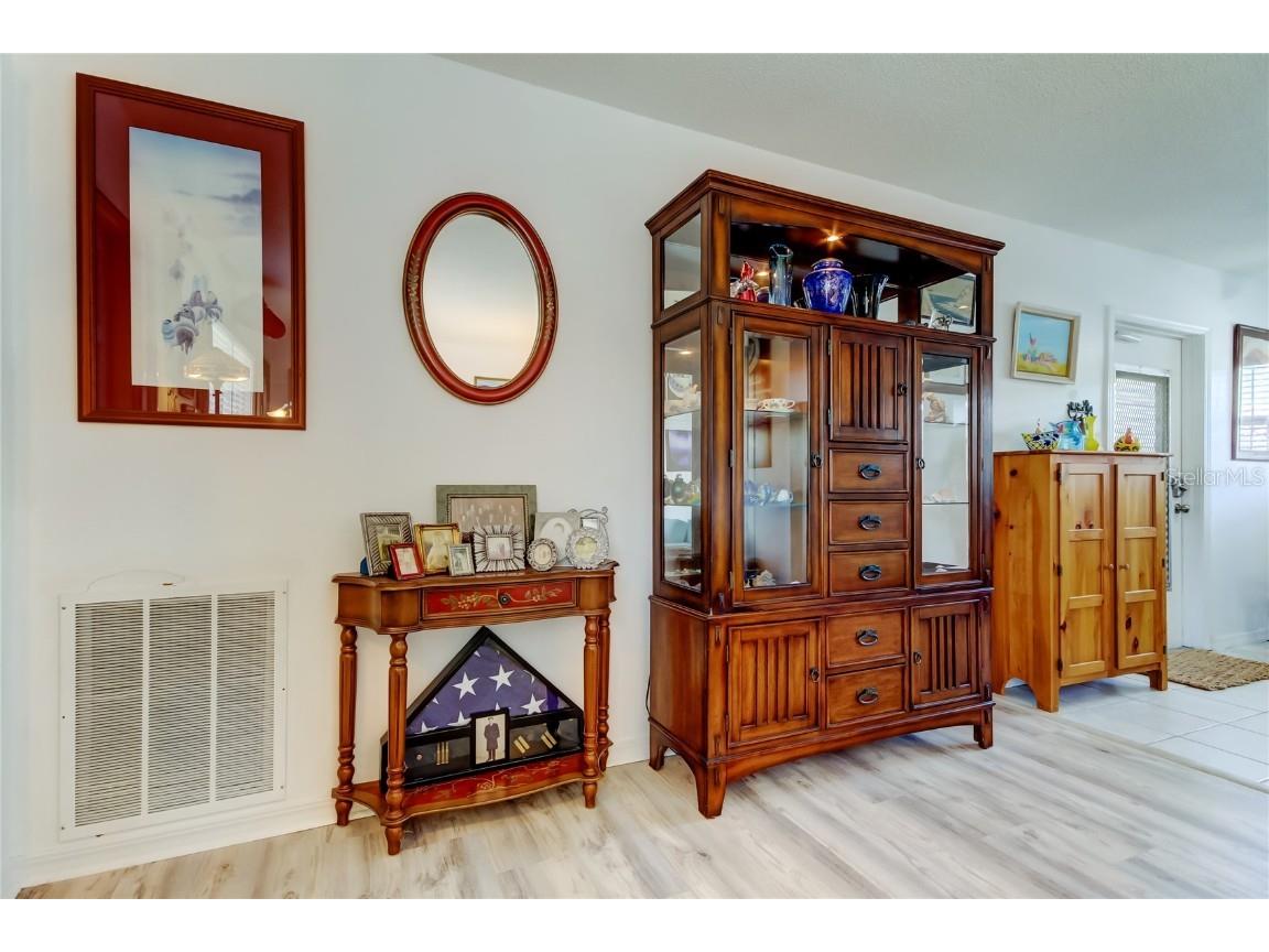 7727 39th Avenue N Saint Petersburg FL 33709 TB8438573 image13