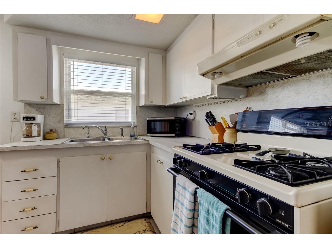 7727 39th Avenue N Saint Petersburg FL 33709 TB8438573 image8