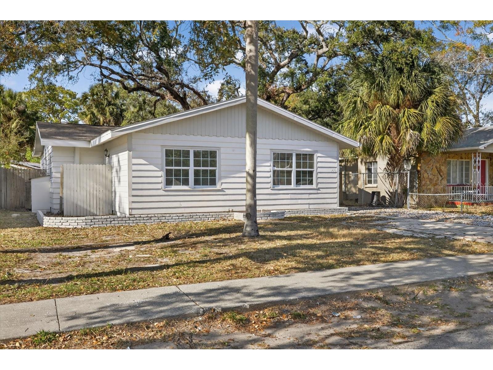773 W Harbor Drive S Saint Petersburg FL 33705 W7882555 image1