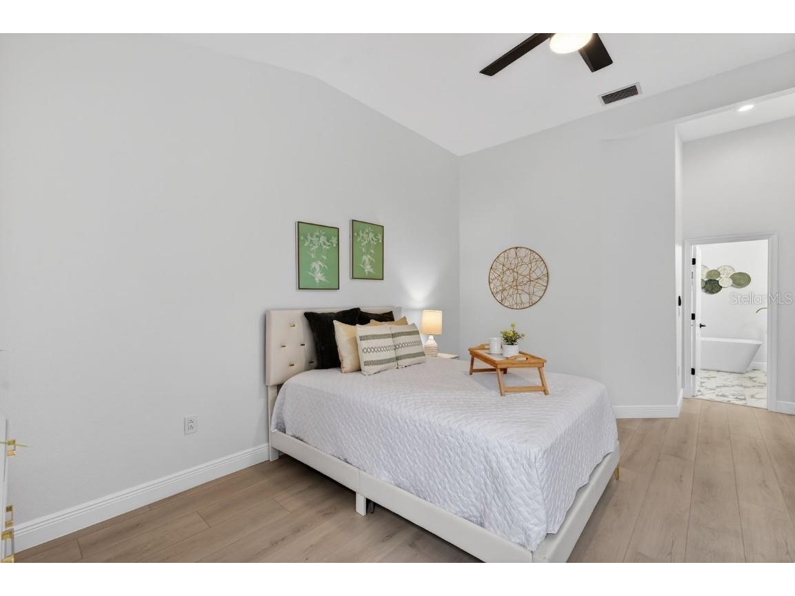 7739 Whitebridge Glen University Park FL 34201 A4675926 image16