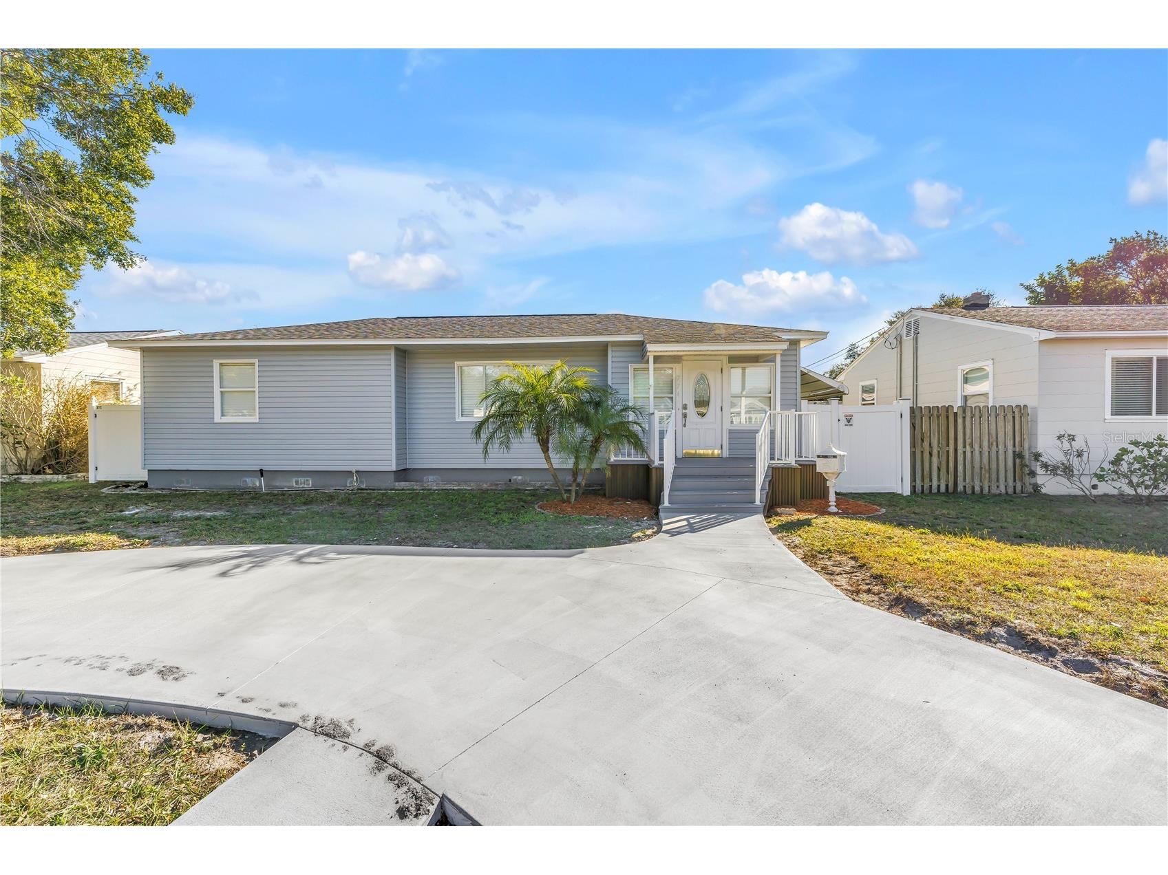 774 40th Avenue NE Saint Petersburg FL 33703 TB8466445 image1