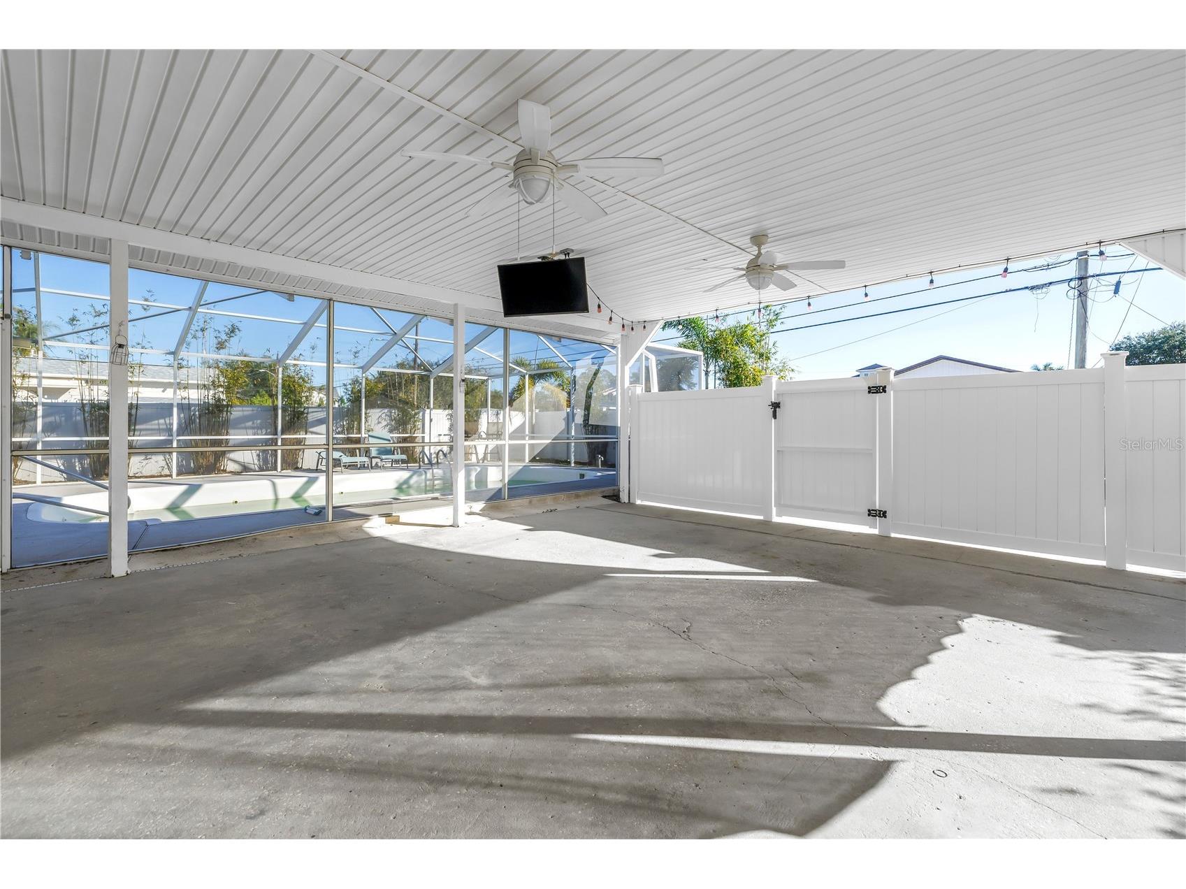 774 40th Avenue NE Saint Petersburg FL 33703 TB8466445 image33