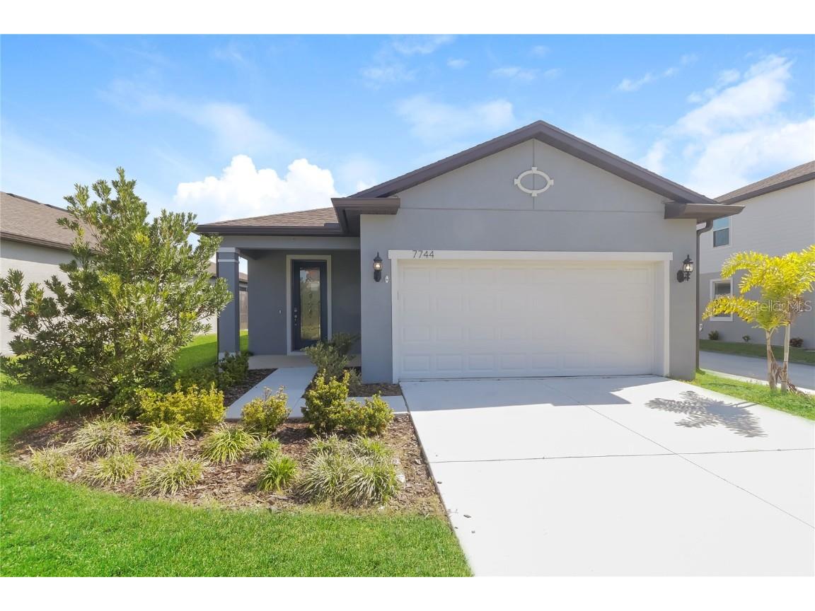 7744 Yale Harbor Drive Wesley Chapel FL 33545 - CRYSTAL LAGOON T3467562 image1