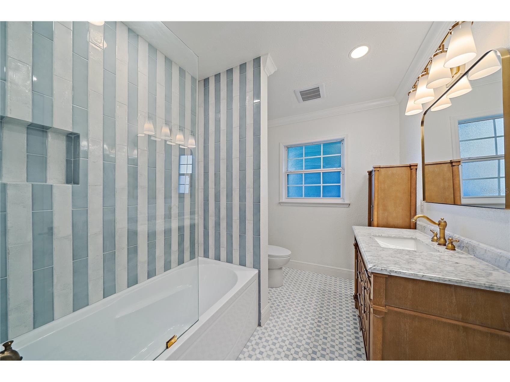 7746 Westmoreland Drive Sarasota FL 34243 A4688339 image19