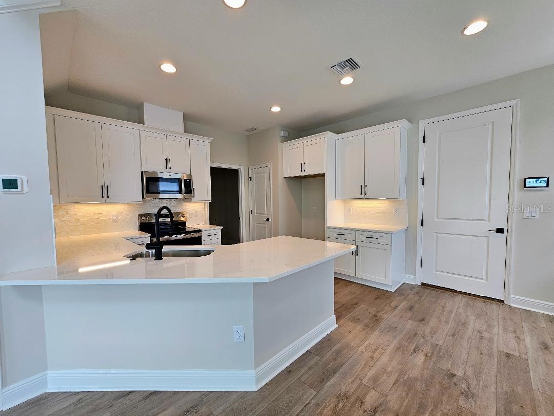 7749 93rd Street N Seminole FL 33777 TB8499786 image2