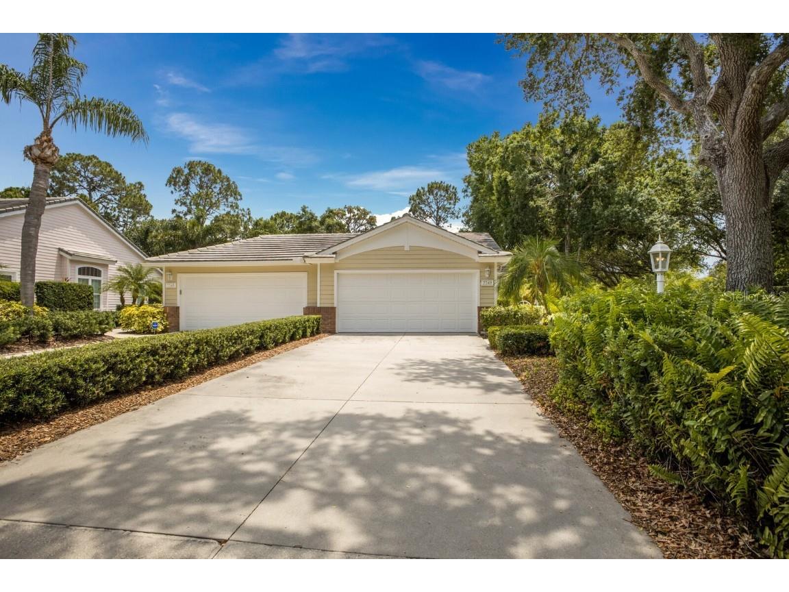 7749 Whitebridge Glen University Park FL 34201 A4619376 image1