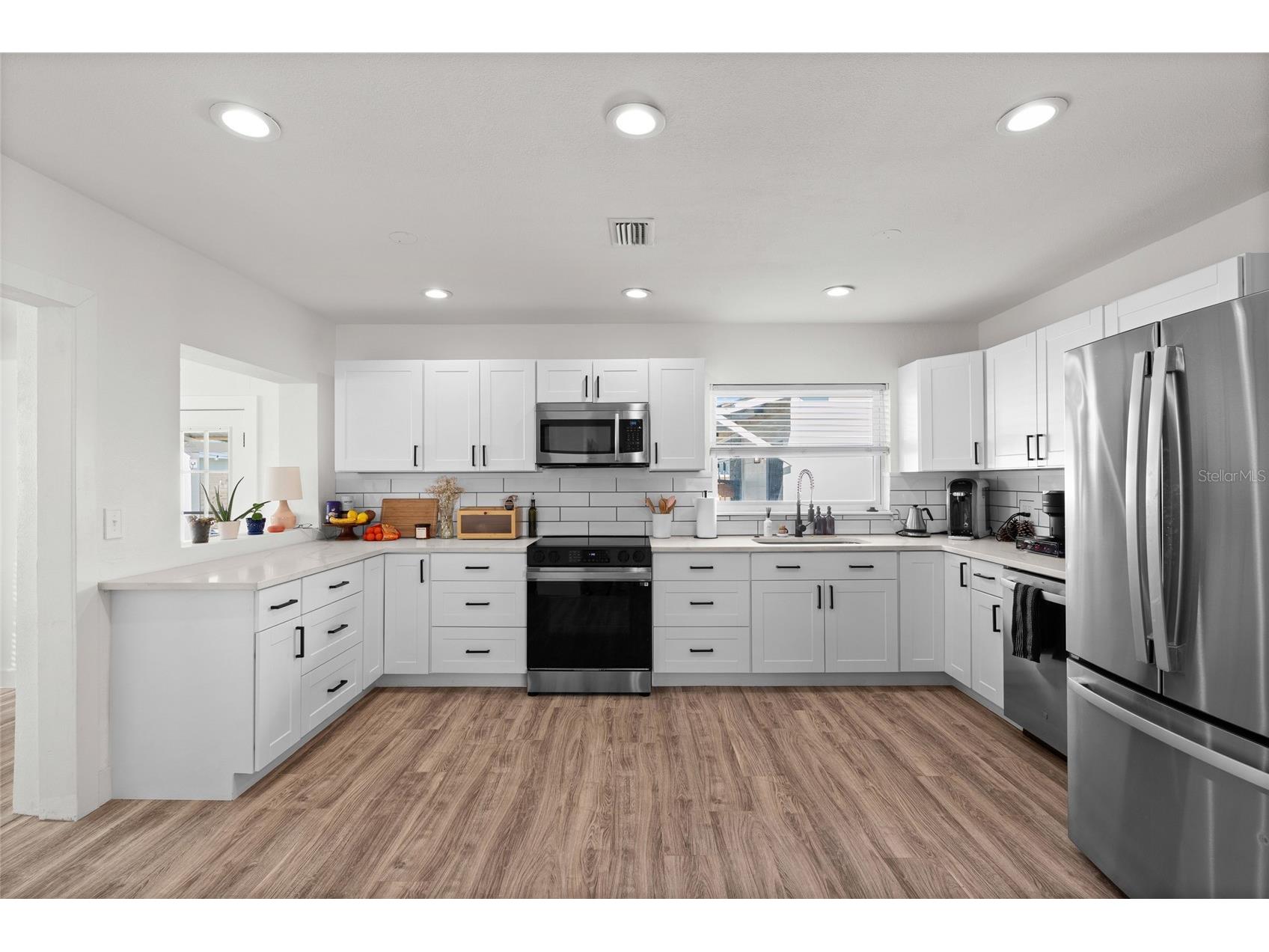 775 39th Avenue NE Saint Petersburg FL 33703 TB8472725 image3