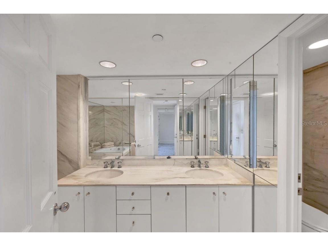 775 Longboat Club Road #203 Longboat Key FL 34228 A4667025 image18