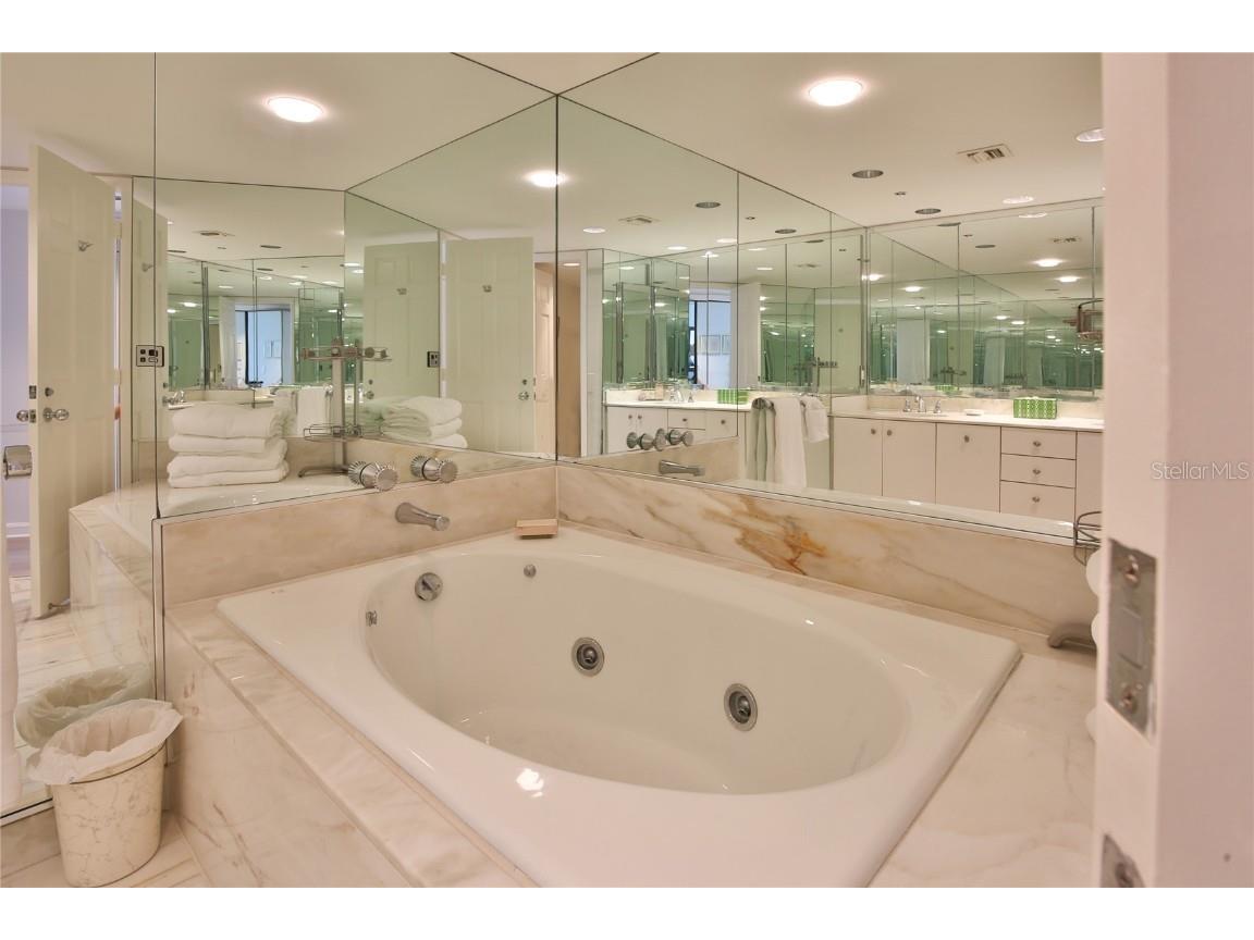 775 Longboat Club Road #405 Longboat Key FL 34228 A4486249 image17