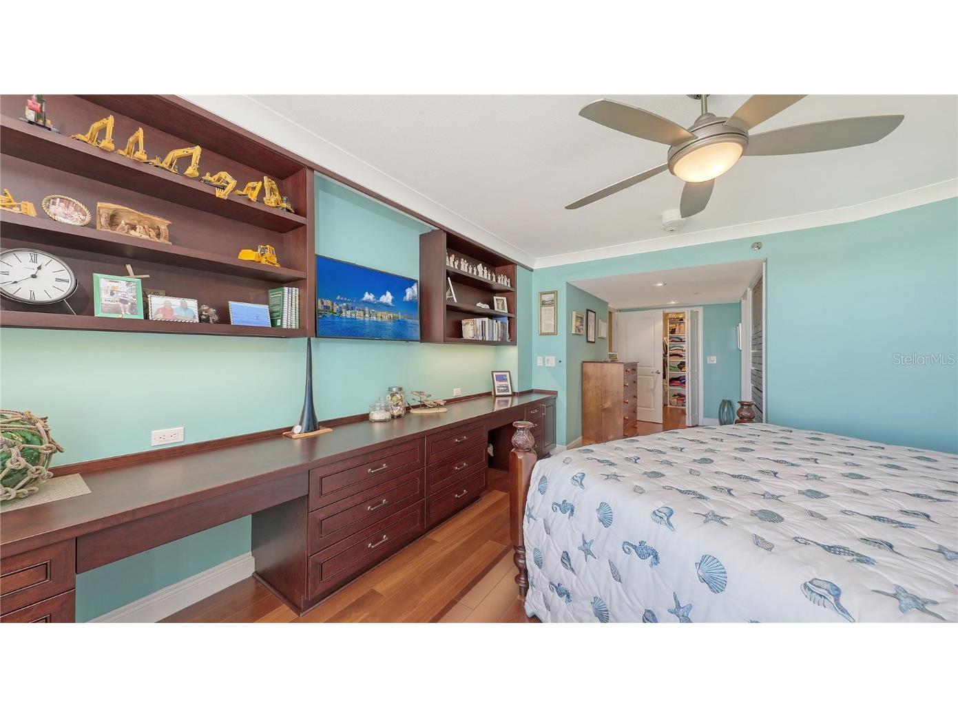 775 Longboat Club Road #807 Longboat Key FL 34228 - GULF OF MEXICO / SARASOTA BAY A4667077 image33