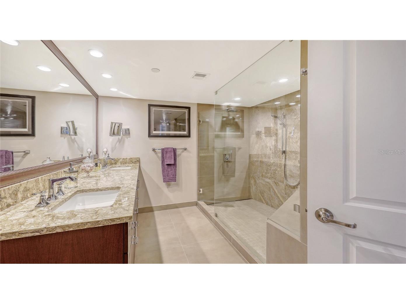 775 Longboat Club Road #807 Longboat Key FL 34228 - GULF OF MEXICO / SARASOTA BAY A4667077 image36