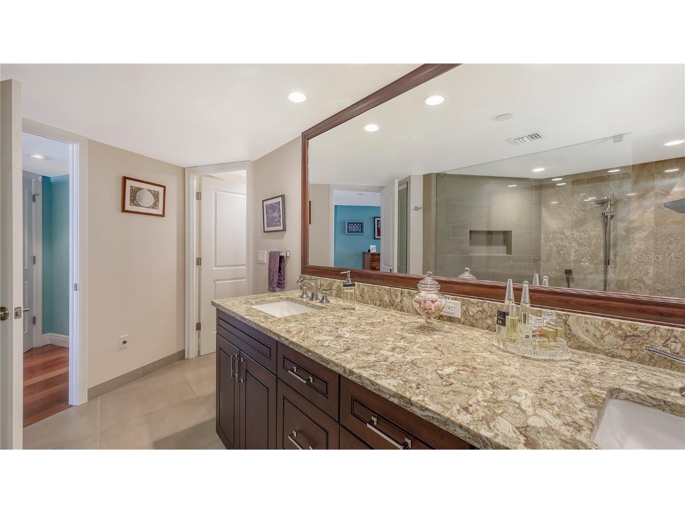 775 Longboat Club Road #807 Longboat Key FL 34228 - GULF OF MEXICO / SARASOTA BAY A4667077 image39