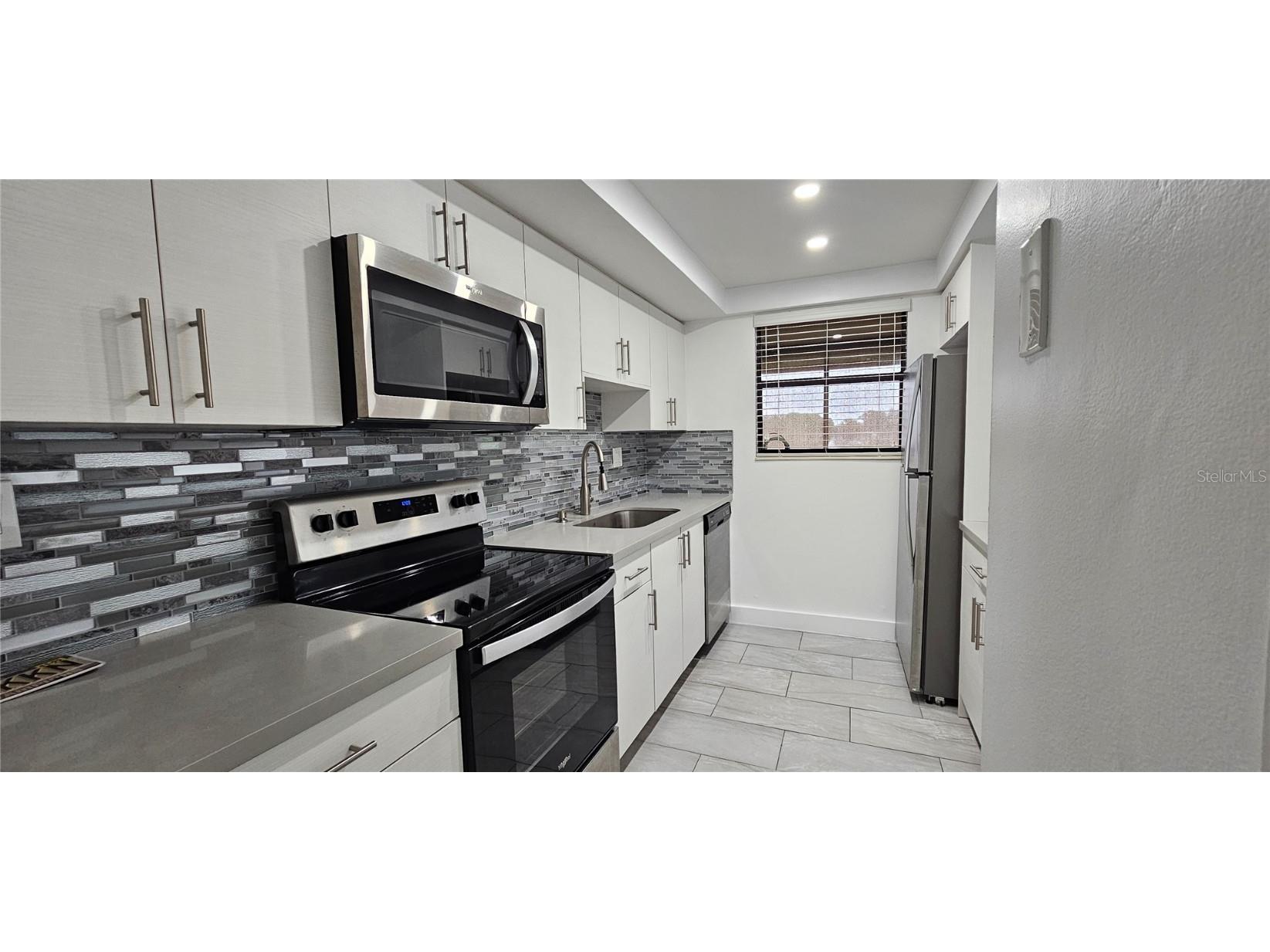 775 N Village Drive N #209 Saint Petersburg FL 33716 U8253749 image1