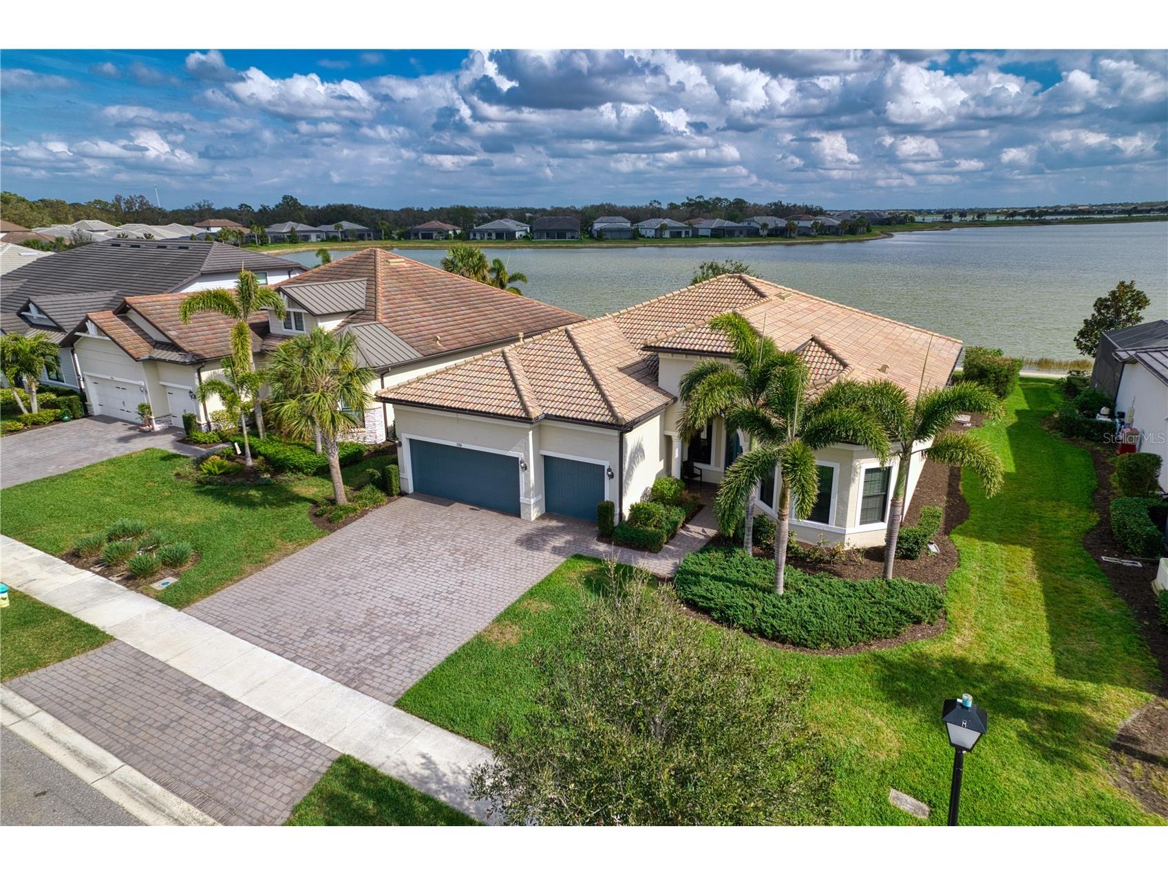 7760 Grande Shores Drive Sarasota FL 34240 A4669669 image1