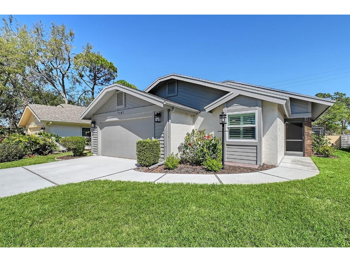 7767 Pine Trace Drive Sarasota FL 34243 A4643978 image1