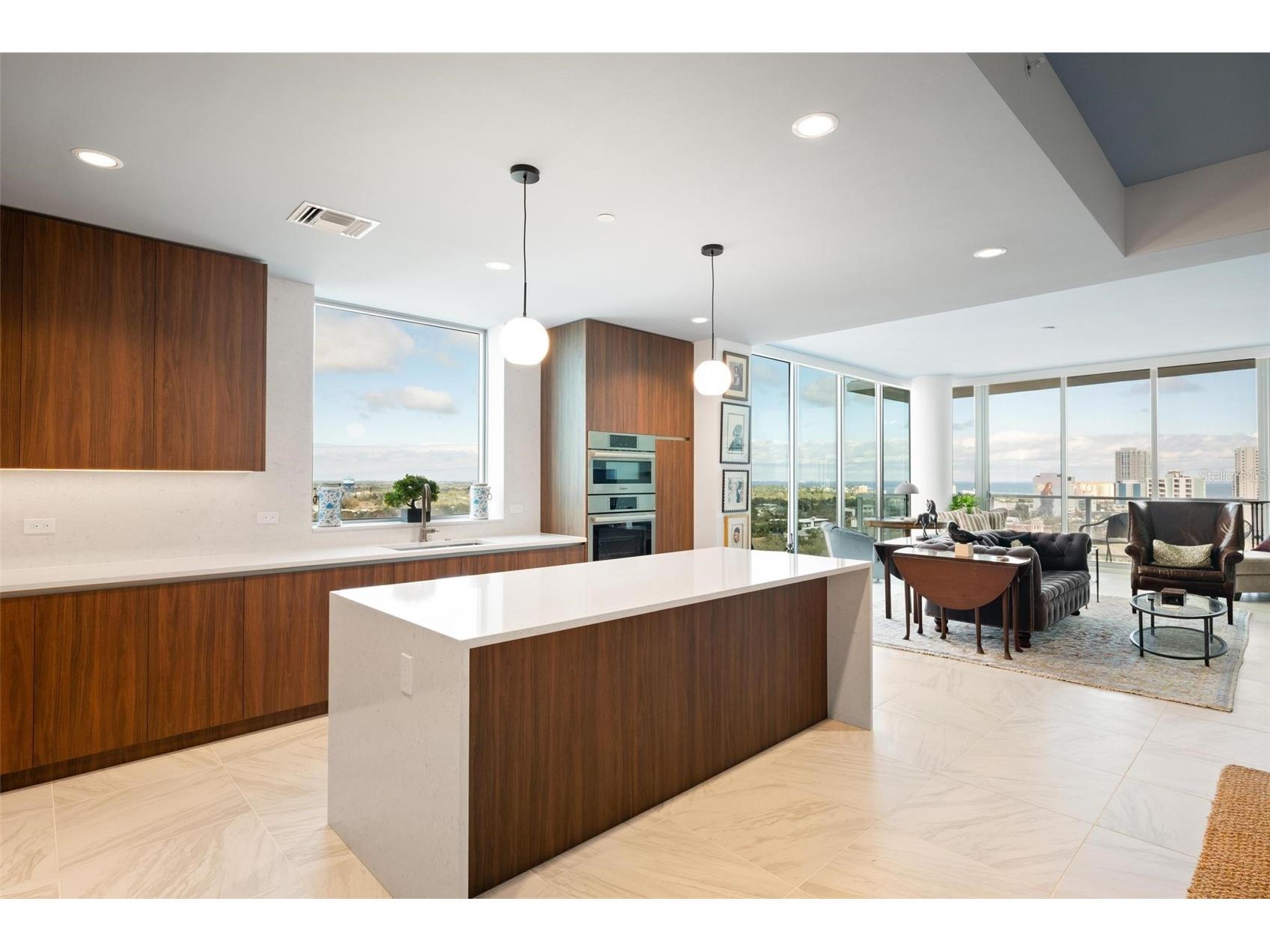 777 3rd Ave N #1403 Saint Petersburg FL 33701 TB8379797 image9