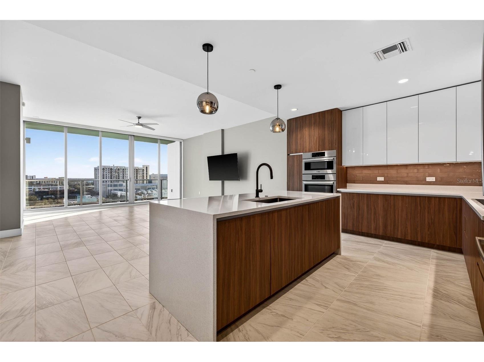 777 3rd Avenue N #1106 Saint Petersburg FL 33701 TB8464578 image7