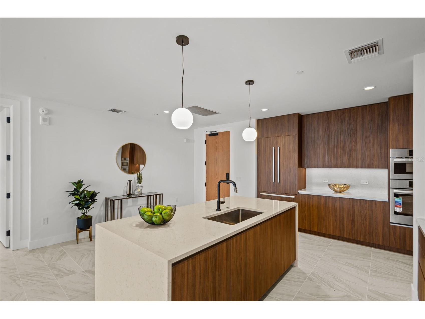 777 3rd Avenue N #1504 Saint Petersburg FL 33701 TB8476821 image6