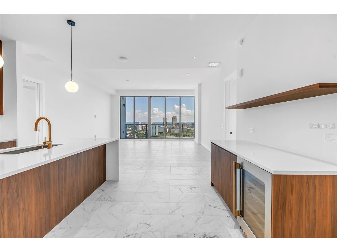 777 3rd Avenue N #1704 Saint Petersburg FL 33701 TB8398052 image6