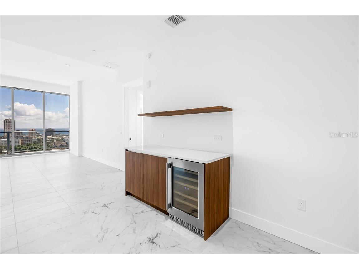 777 3rd Avenue N #1704 Saint Petersburg FL 33701 TB8398052 image7