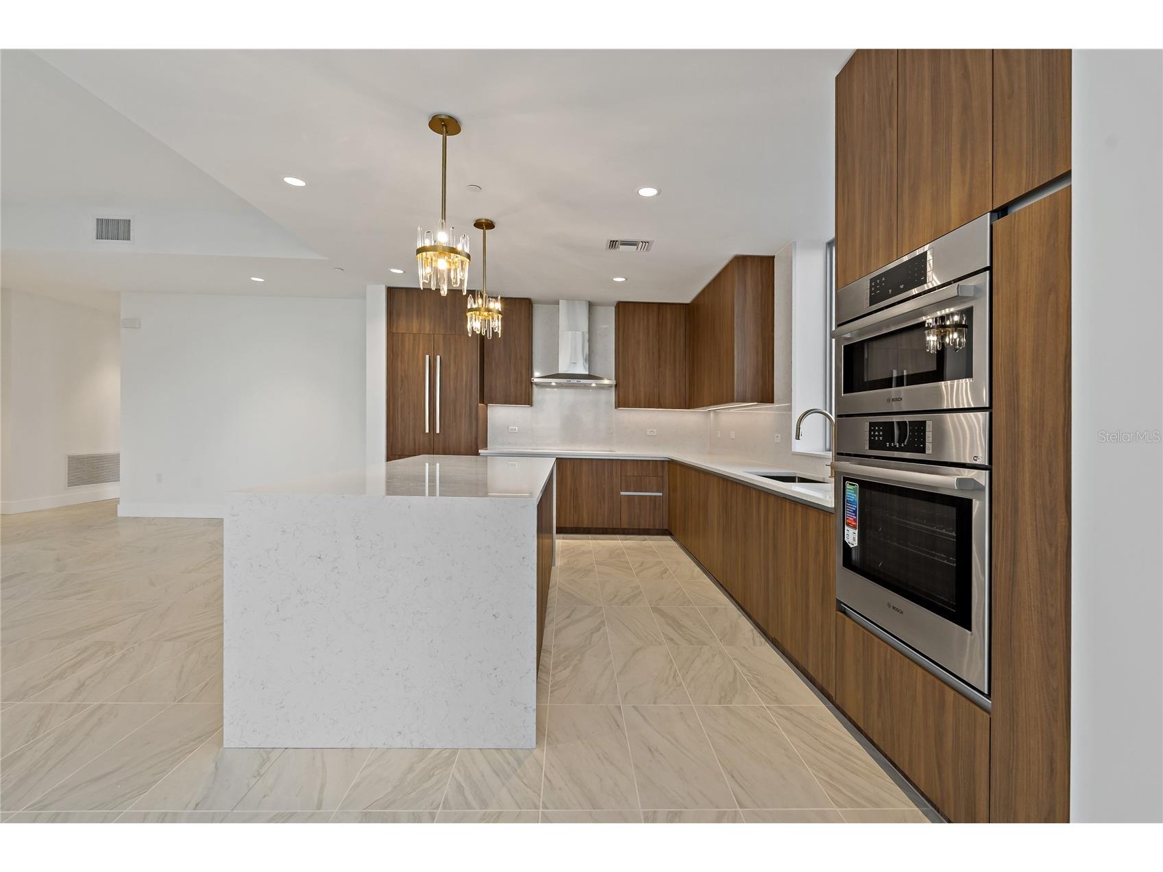 777 3rd Avenue N #803 Saint Petersburg FL 33701 TB8472527 image21