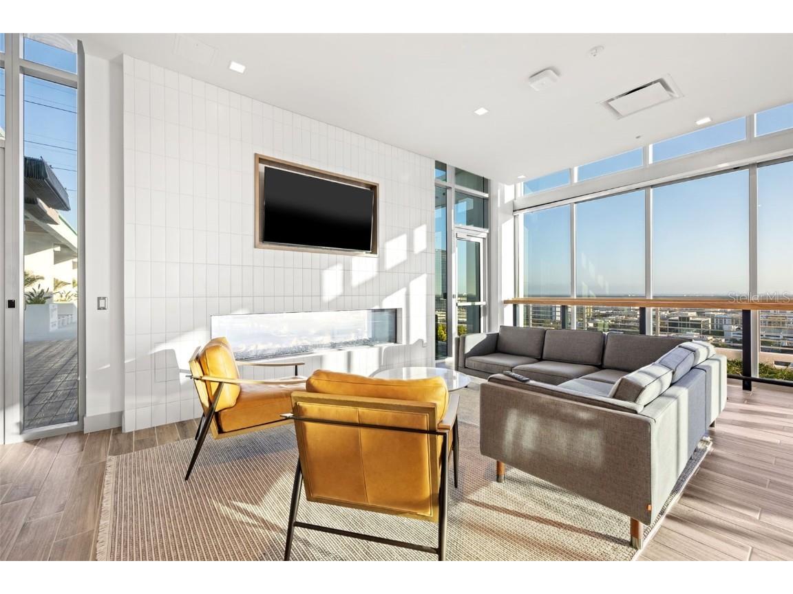 777 3rd Avenue N #806 Saint Petersburg FL 33701 TB8404616 image49