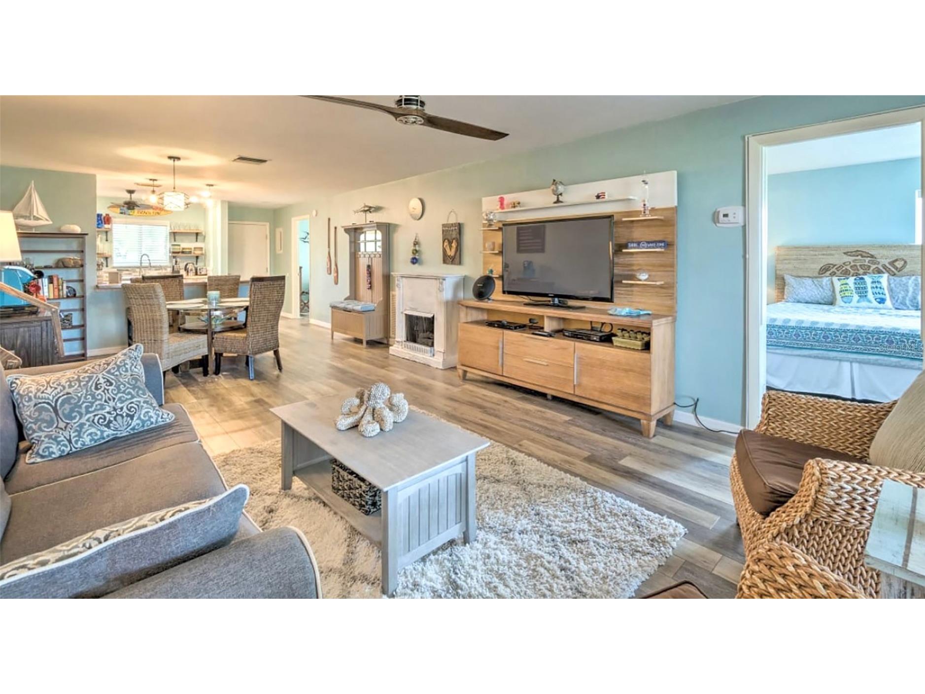 777 Beach Road #1E Sarasota FL 34242 A4670832 image2