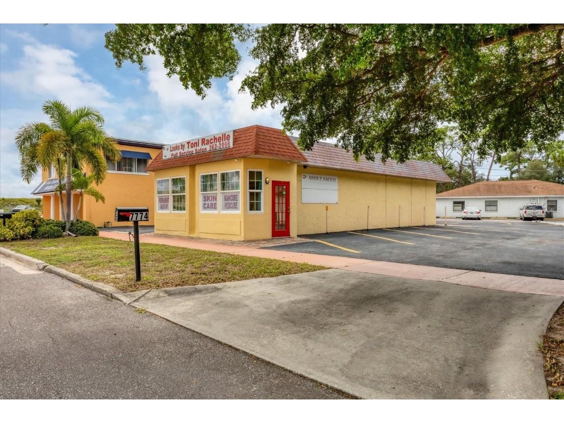 7774 Westmoreland Drive Sarasota FL 34243 A4622027 image1