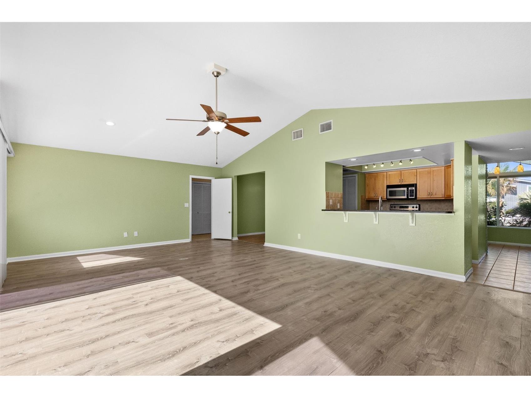 7775 132nd Way Seminole FL 33776 TB8504788 image20