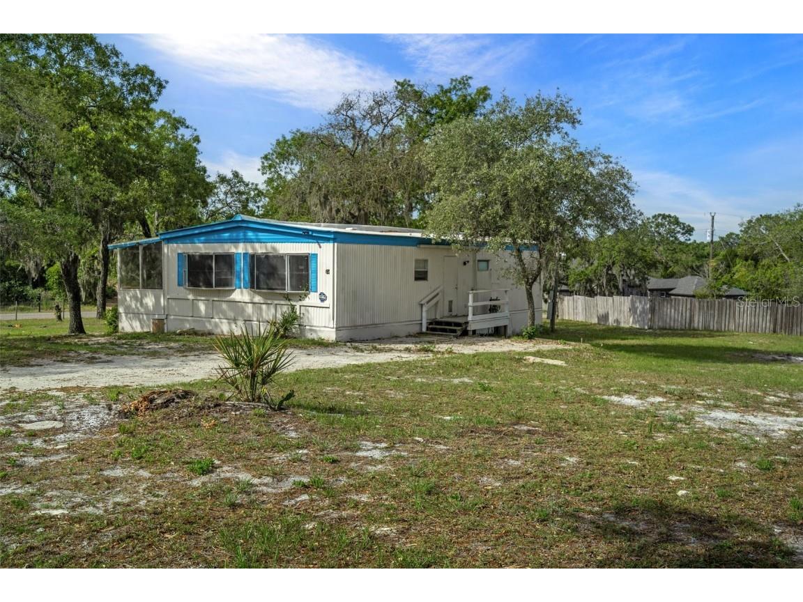 7775 Indian Trail Road Weeki Wachee FL 34613 W7863276 image1