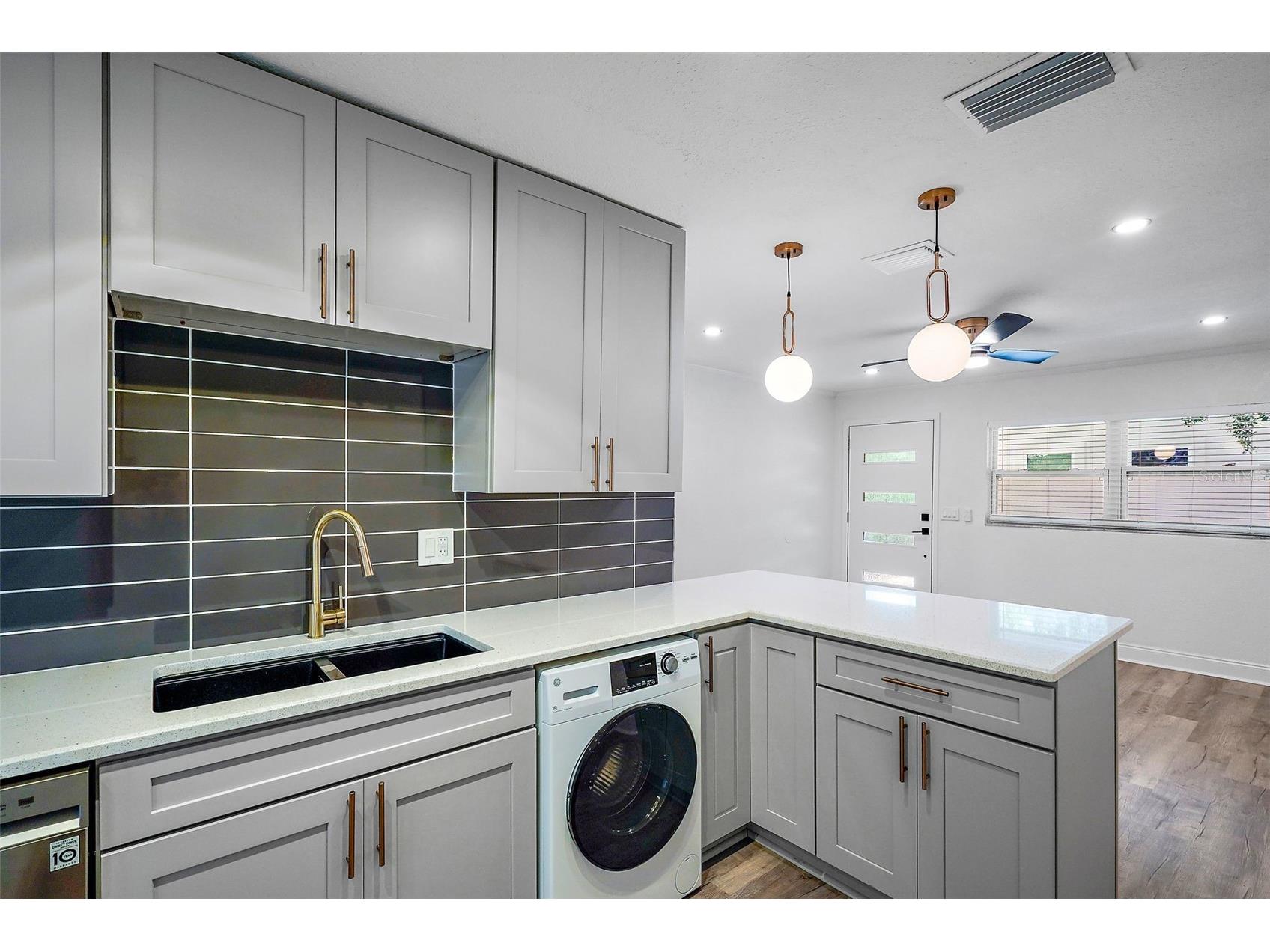 779 12th Ave N Saint Petersburg FL 33704 TB8493070 image2