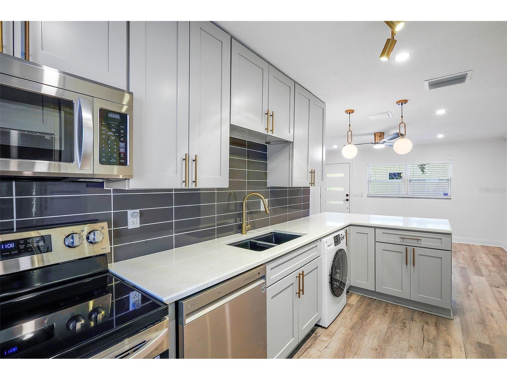 779 12th Ave N Saint Petersburg FL 33704 TB8493070 image3