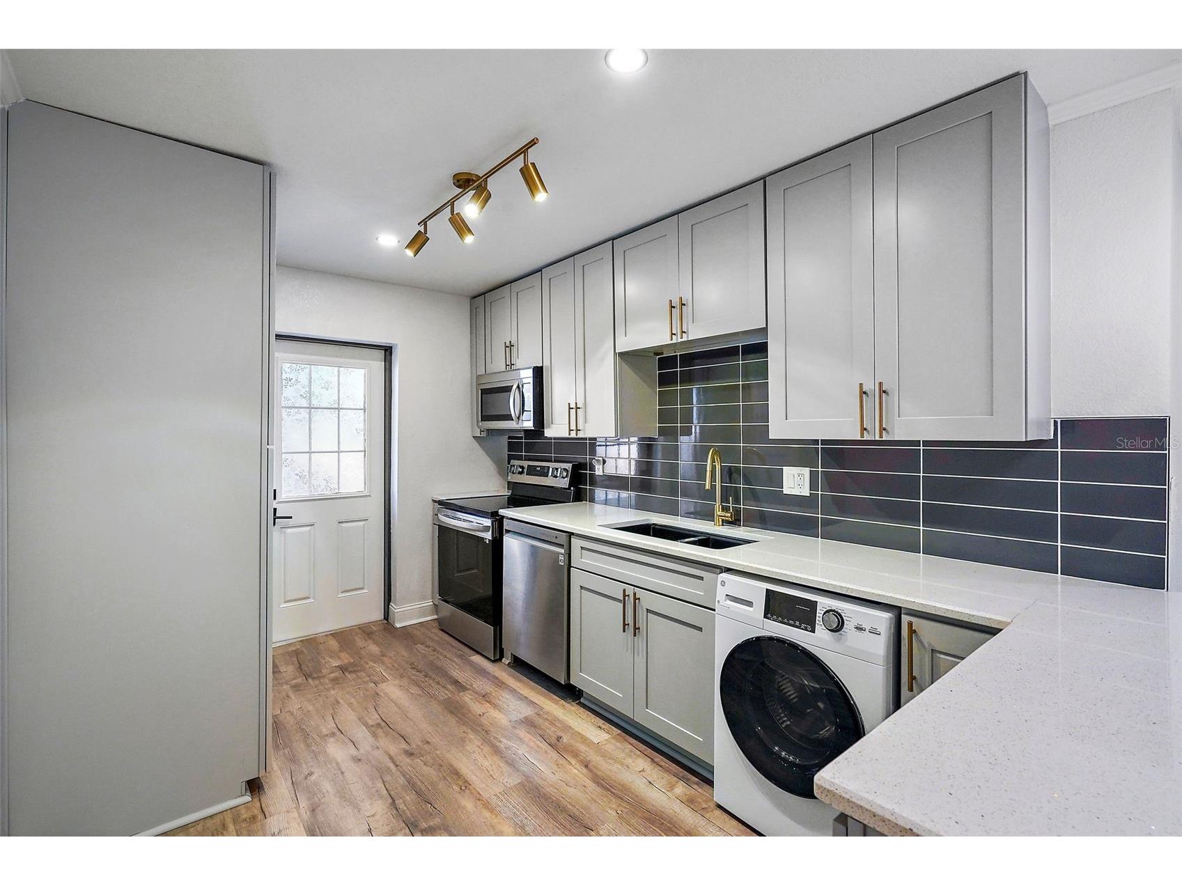 779 12th Ave N Saint Petersburg FL 33704 TB8493070 image4