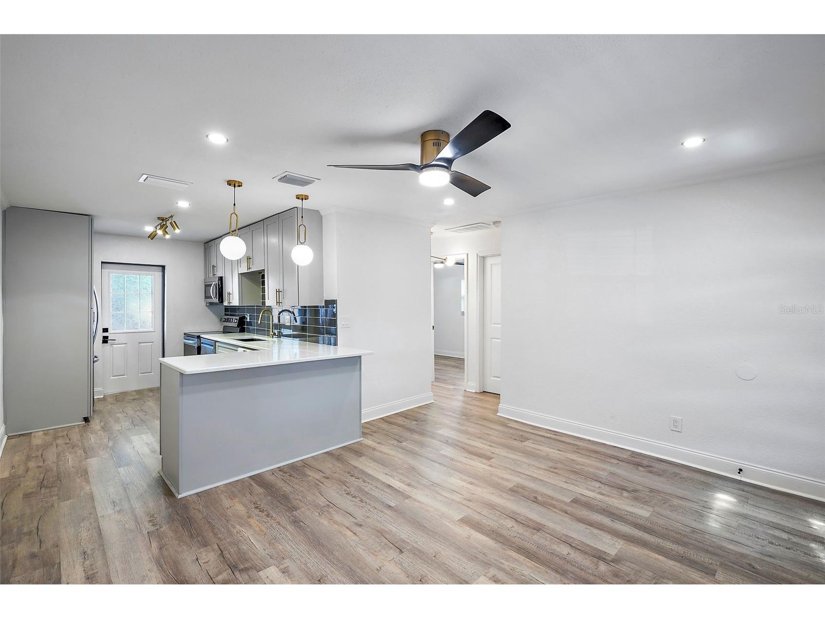 779 12th Ave N Saint Petersburg FL 33704 TB8493070 image6