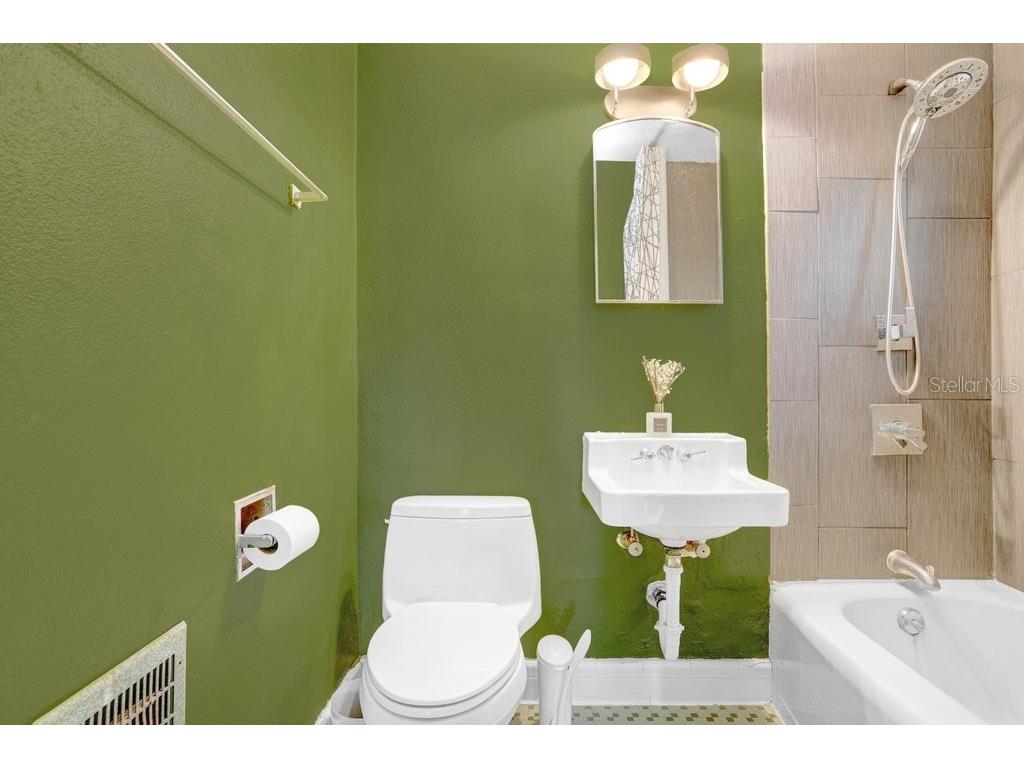 779 Bayou Blvd S Saint Petersburg FL 33705 TB8506360 image13