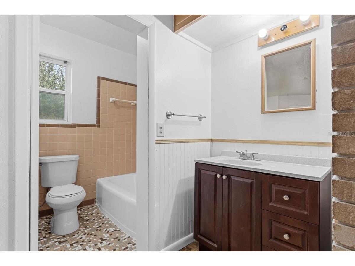 779 NW 37th Street Gainesville FL 32607 GC538962 image15