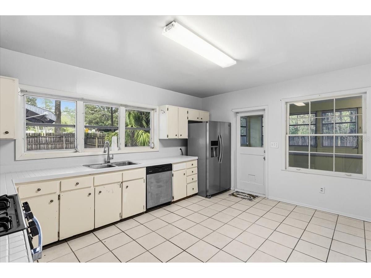 779 NW 37th Street Gainesville FL 32607 GC538962 image17