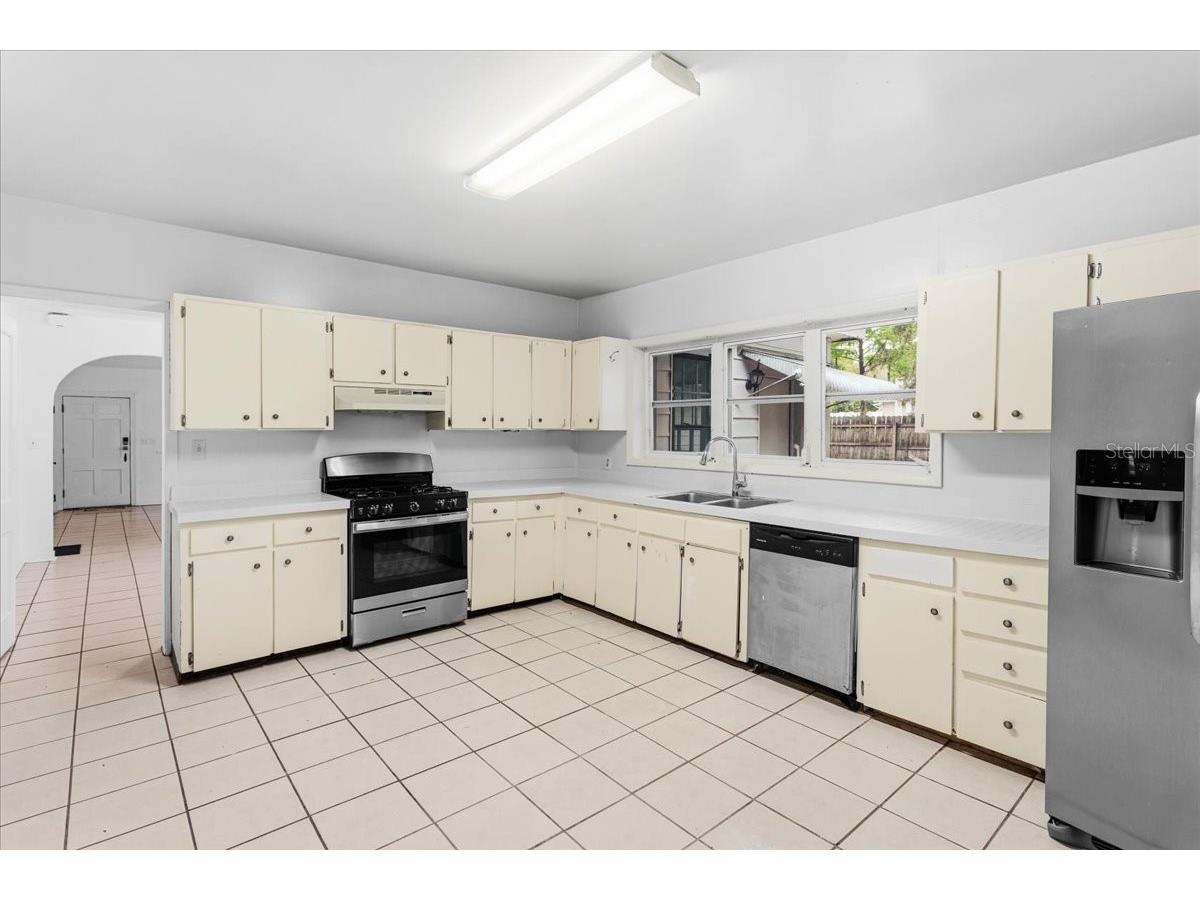 779 NW 37th Street Gainesville FL 32607 GC538962 image18
