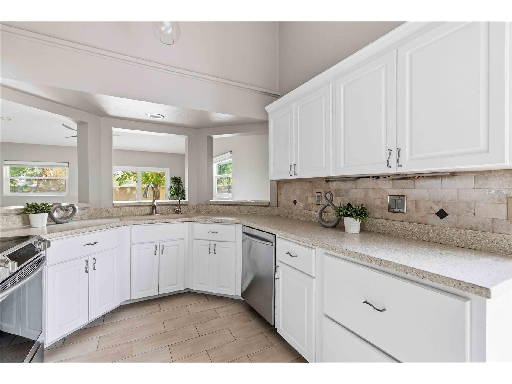 7795 Pine Trace Sarasota FL 34243 A4686991 image14