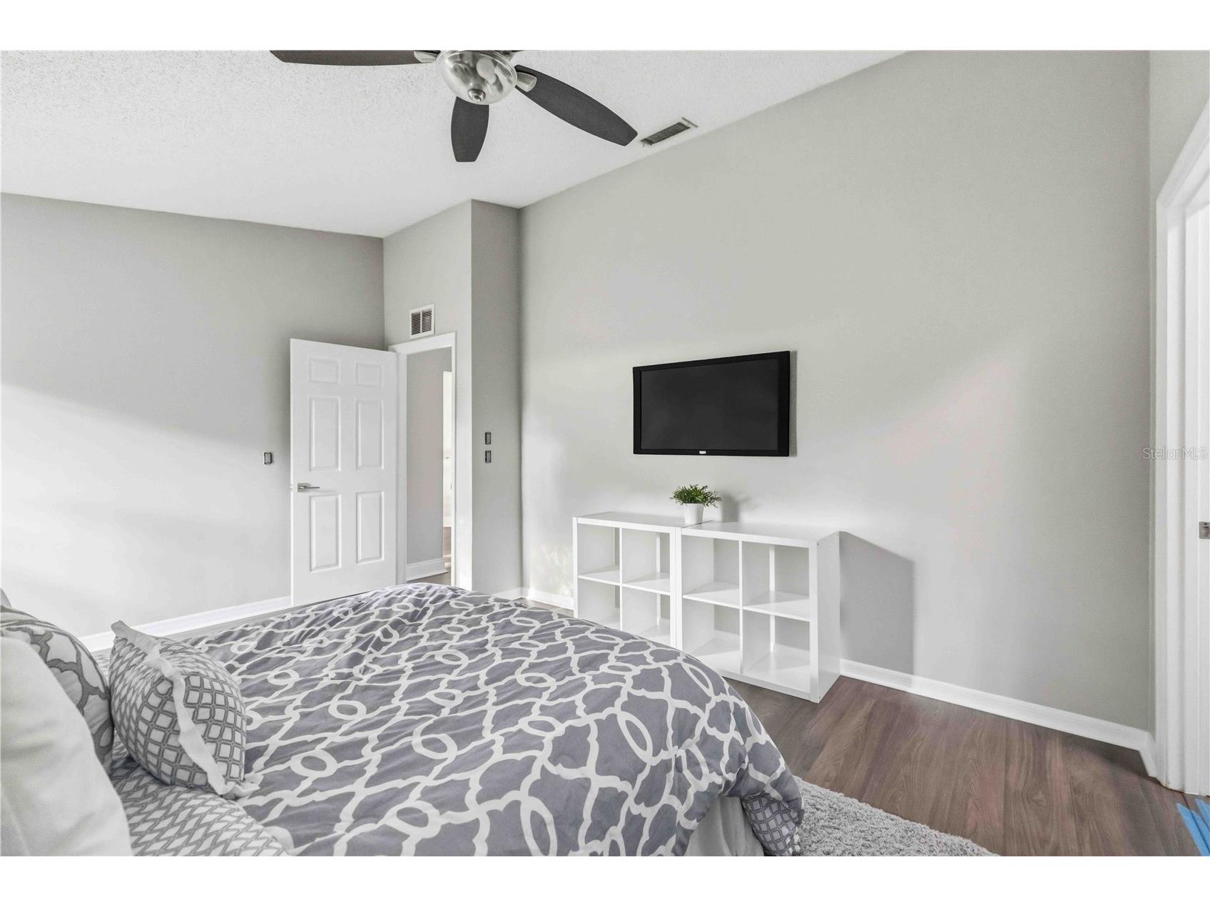 7795 Pine Trace Sarasota FL 34243 A4686991 image18