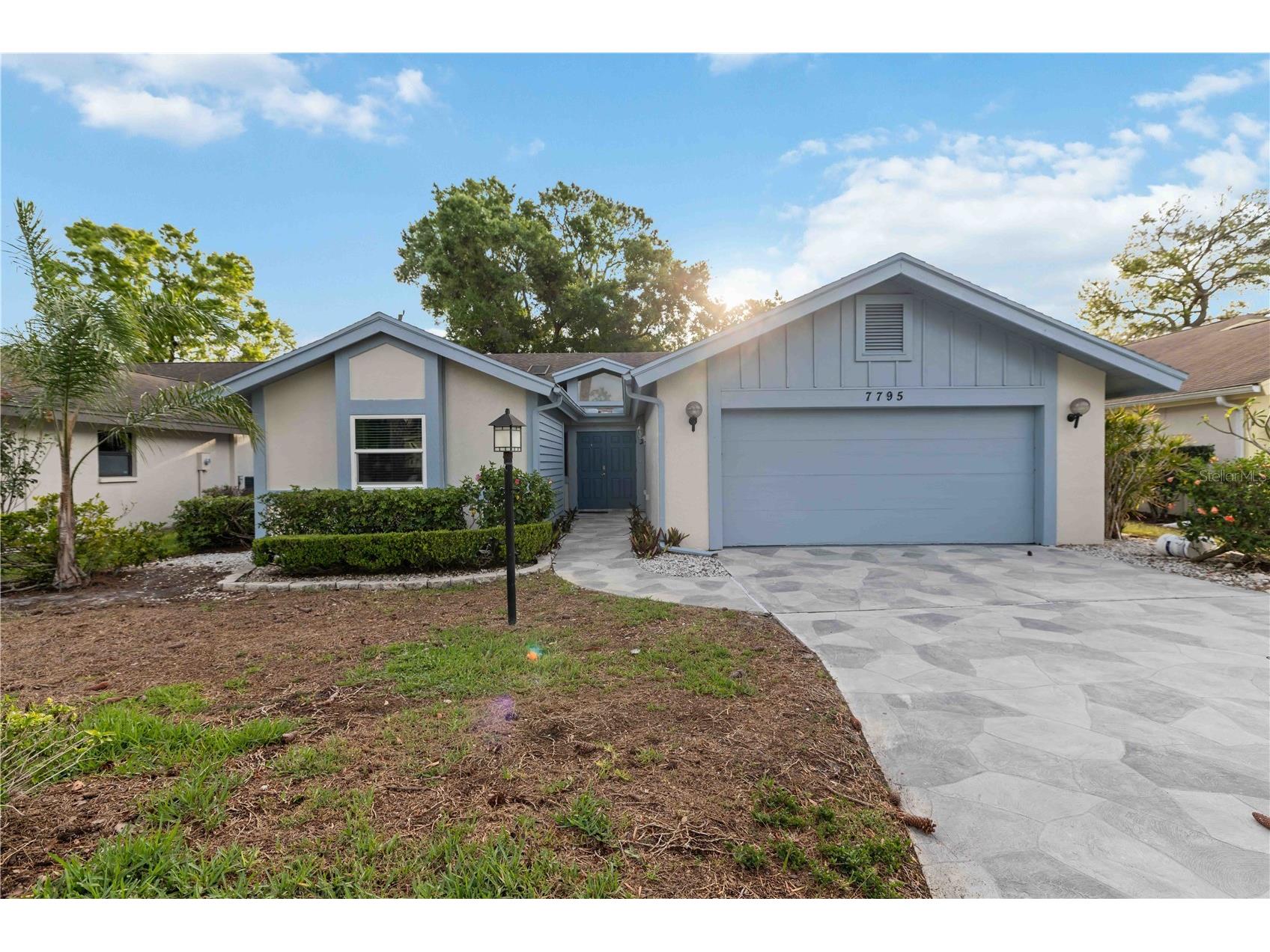 7795 Pine Trace Sarasota FL 34243 A4695378 image1
