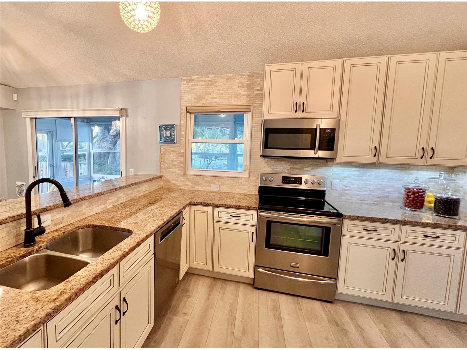 7801 Ontario Street Circle Sarasota FL 34243 A4676752 image9